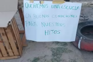 Padres tomaron la Escuela n 93 en Banda de Medanitos