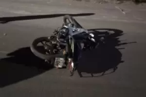 Derrap al intentar evitar un pozo: termin en el hospital