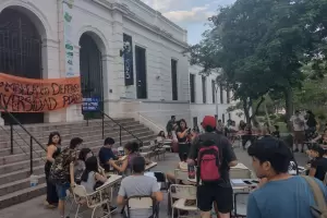 La toma de la UNCA continuar y se mantendr "por tiempo indefinido"