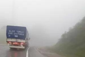 Precaucin por lluvia y neblina en Cuesta del Totoral