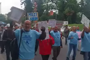 Jubilados marcharon nuevamente en reclamo por la moratoria: "Es ms miseria"