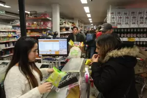 Las ventas minoristas cayeron en junio y alertan por un consumo an "frgil"