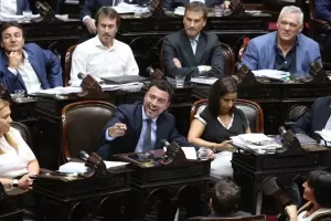 Doce legisladores confirmaron su salida del bloque de la UCR