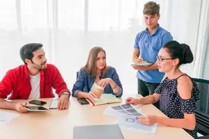 Cuanto cobra un community manager freelance en argentina 2024