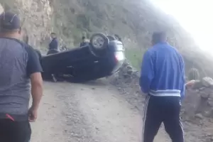 Impactante vuelco en la Cuesta de La Chilca: el conductor se qued� dormido