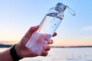 Cada cunto hay que lavar las botellas reutilizables, segn los expertos