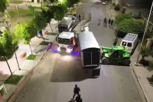 Incidentes y lesionados en el desalojo de foods trucks en Santa Mara