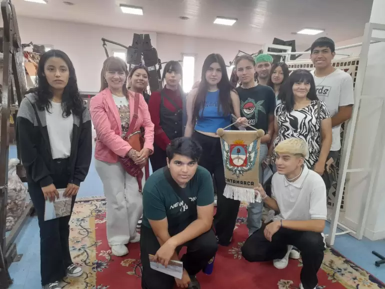 secundaria N 76 Dr Alfonso Maria de la Vega, visitaron la Fábrica de alfombras de la provincia