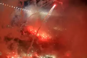 El Monumental clausurado por el uso de bengalas ante Mineiro