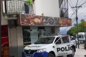 Policas rescataron a un cachorro y son virales