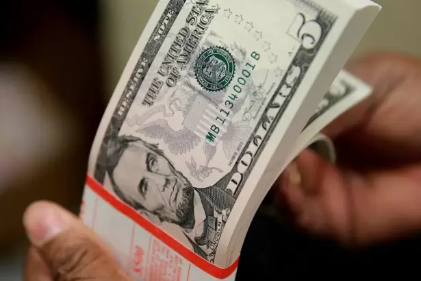 El d�lar busca un piso en medio de abundante oferta y se�ales de reacomodamiento financiero