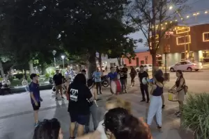 Sin marcha pero con "ruidazo" los universitarios defendieron la educacin pblica