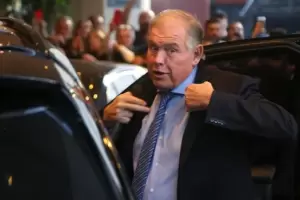 En pleno ajuste, el consulado en Nueva York festej Halloween con champagne y whisky