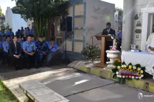La Polica rindi homenaje a sus fieles difuntos