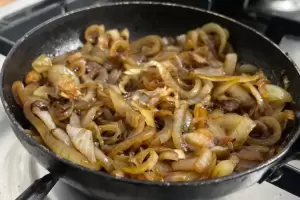 Cebollas caramelizadas: recetas fciles con y sin azcar para un toque dulce y nico en tus platos