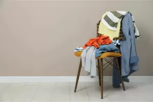 Qu� revela acumular ropa sucia en el piso, seg�n la psicolog�a