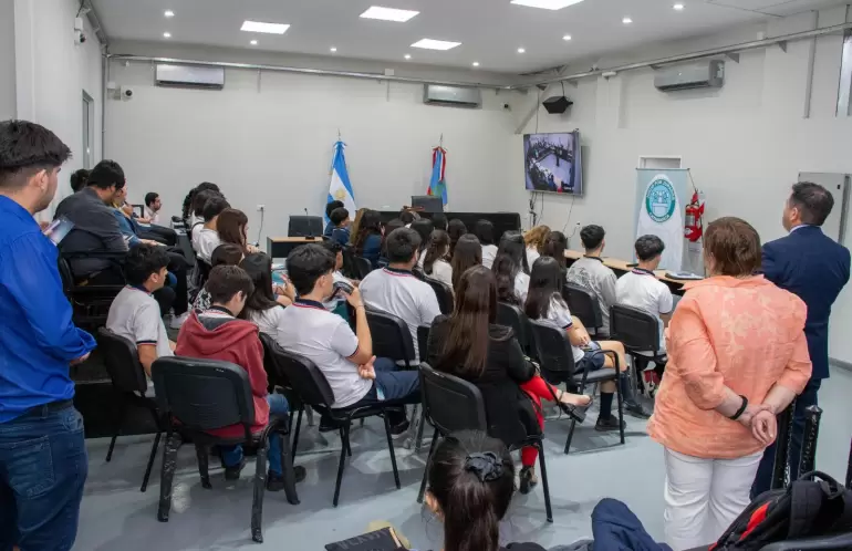alumnos del nivel secundario participaron de una actividad informativa sobre juicios por jurados
