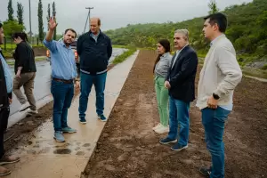 Continan obras en la Costanera y se trabaja en el terreno de la nueva hostera