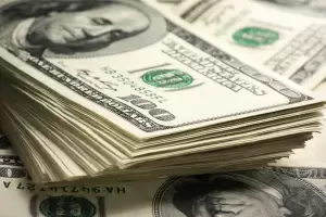 El dlar oficial volvi a subir y cerr a $1.360 a das de las elecciones