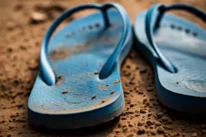 Cu�l es el truco para eliminar las manchas negras de las ojotas