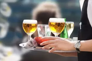 Cunto gana por mes un mozo en Argentina 2024?