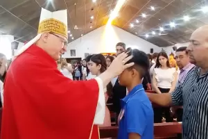 Urbanc confirm en la fe a ms de 100 adolescentes y adultos en la Parroquia Santa Rosa de Lima