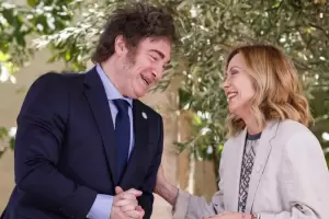 Milei viaja esta noche a Italia para reunirse con Meloni