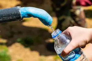 Por qu cientficos recomiendan no consumir agua embotellada