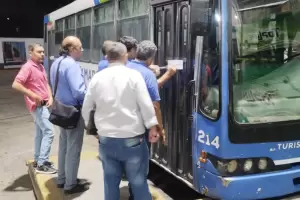 Suspendieron a un chofer por sacarse selfies mientras conduca