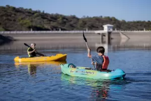 Fin de semana largo con kayak, hidrobicis y tirolesa en El Jumeal