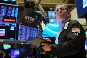 Baj el riesgo pas y subieron las acciones con valores rcord