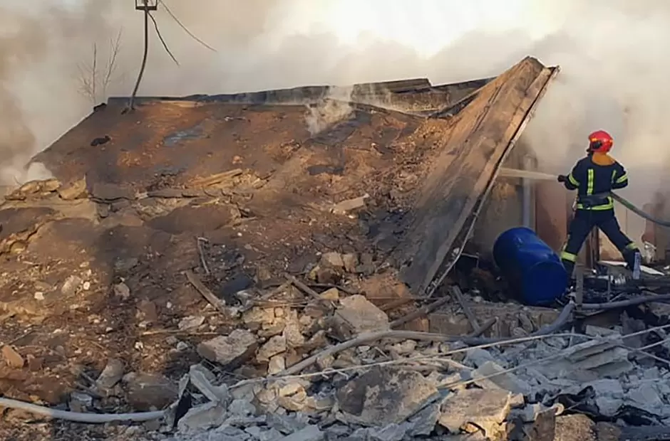 El efecto de uno de los misiles rusos, en la ciudad de Lviv