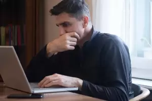 Qu palabra no debes buscar para evitar estafas en internet?