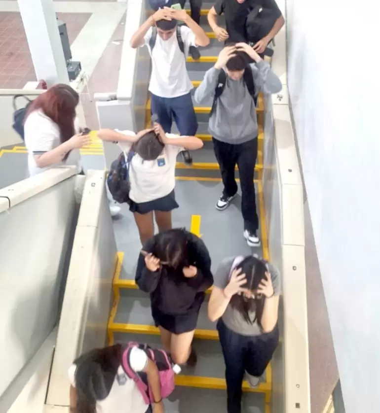 Simulacro de evacuacin de sismo