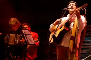 Cololo Macedo lleva su canto este fin de semana a Santa Fe