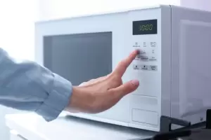 Cul es el botn del microondas que sirve para evitar que se sequen los alimentos