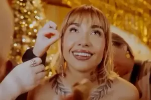 Mara Becerra mostr un adelanto de su tema navideo y caus furor