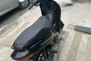 Rob una moto frente a un polica y termin detenido