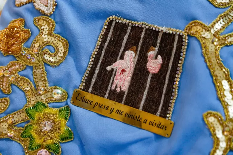 virgen manto diciembre