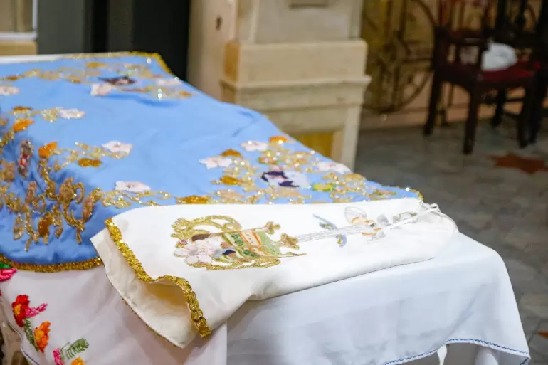 virgen manto diciembre