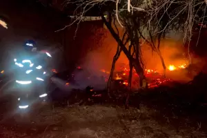 Sofocaron incendio en un baldo en Capital