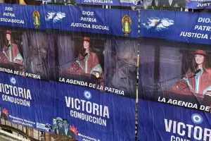 Aparecieron afiches de "Victoria Conduccin", pero Villarruel los desconoce