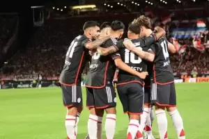 River Plate venci 2-1 a Estudiantes y se afianza en zona de Copa Libertadores 2025