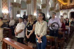 Los medios de comunicaci�n social homenajearon a la Virgen