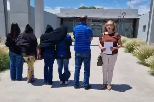 Padres denuncian a un docente de La Merced de abusar de sus hijas