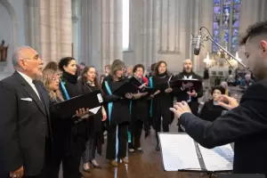 Interpretarn la Misa Criolla en honor de la Virgen del Valle