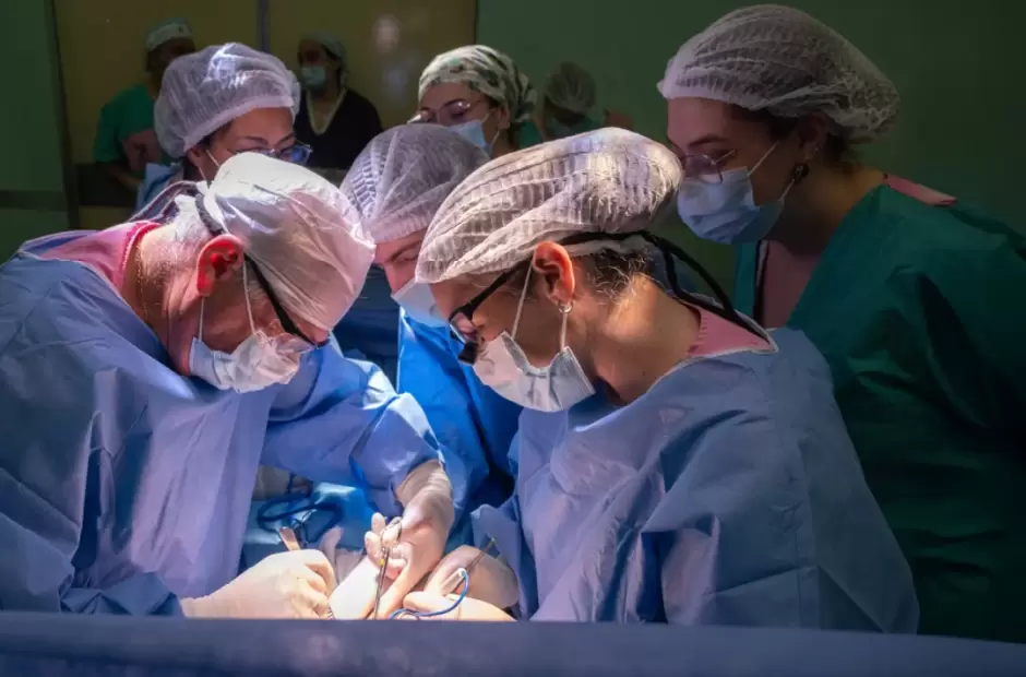 Los mdicos que realizaron el trasplante.