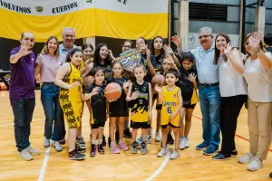 El Club Montmartre inaugur refacciones en su cancha