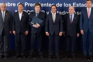 Lula se "baj�" de la foto oficial tras la asunci�n de Milei como presidente del Mercosur