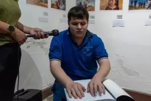 Presentaron "Poesa Escogida", un libro de poesa palestina publicado en braille